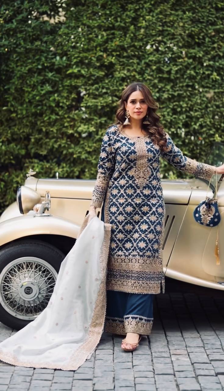 Heavy Embroidered Georgette Pakistani Salwar Kameez Suit with Zari Work